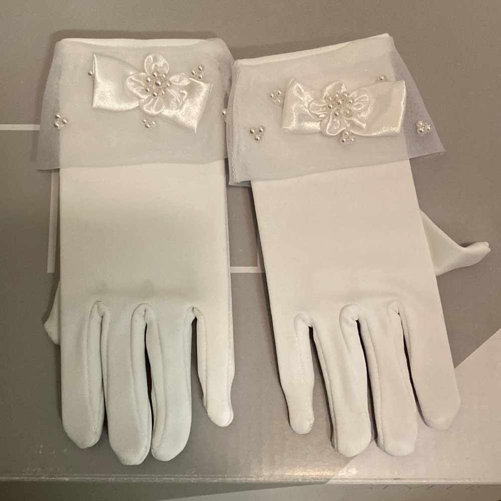 Girls toddler white satin Gloves